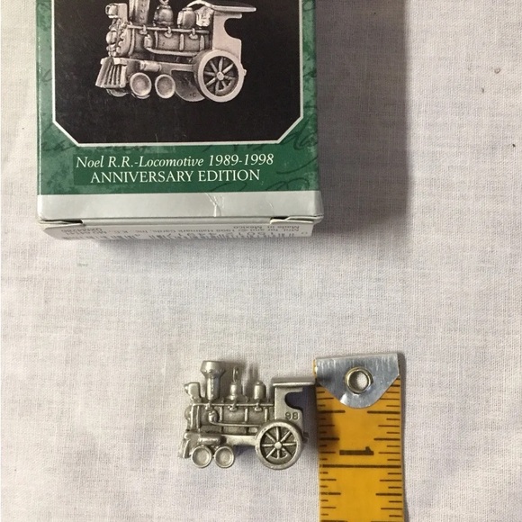 Hallmark Noel RR-locomotive 1989-98 pewter ornament - Picture 4 of 4